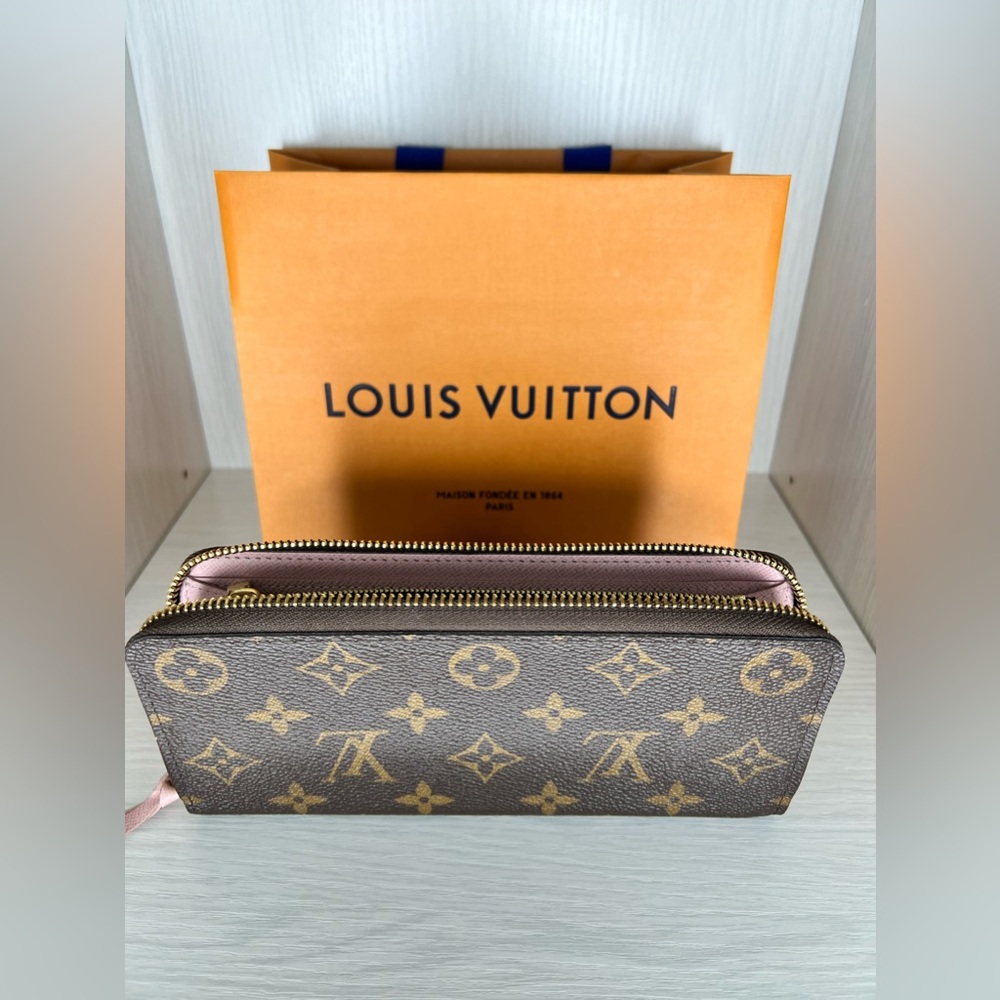 Louis Vuitton classic Clémence wallet